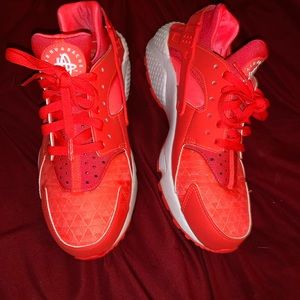 Women’s Nike hurachies